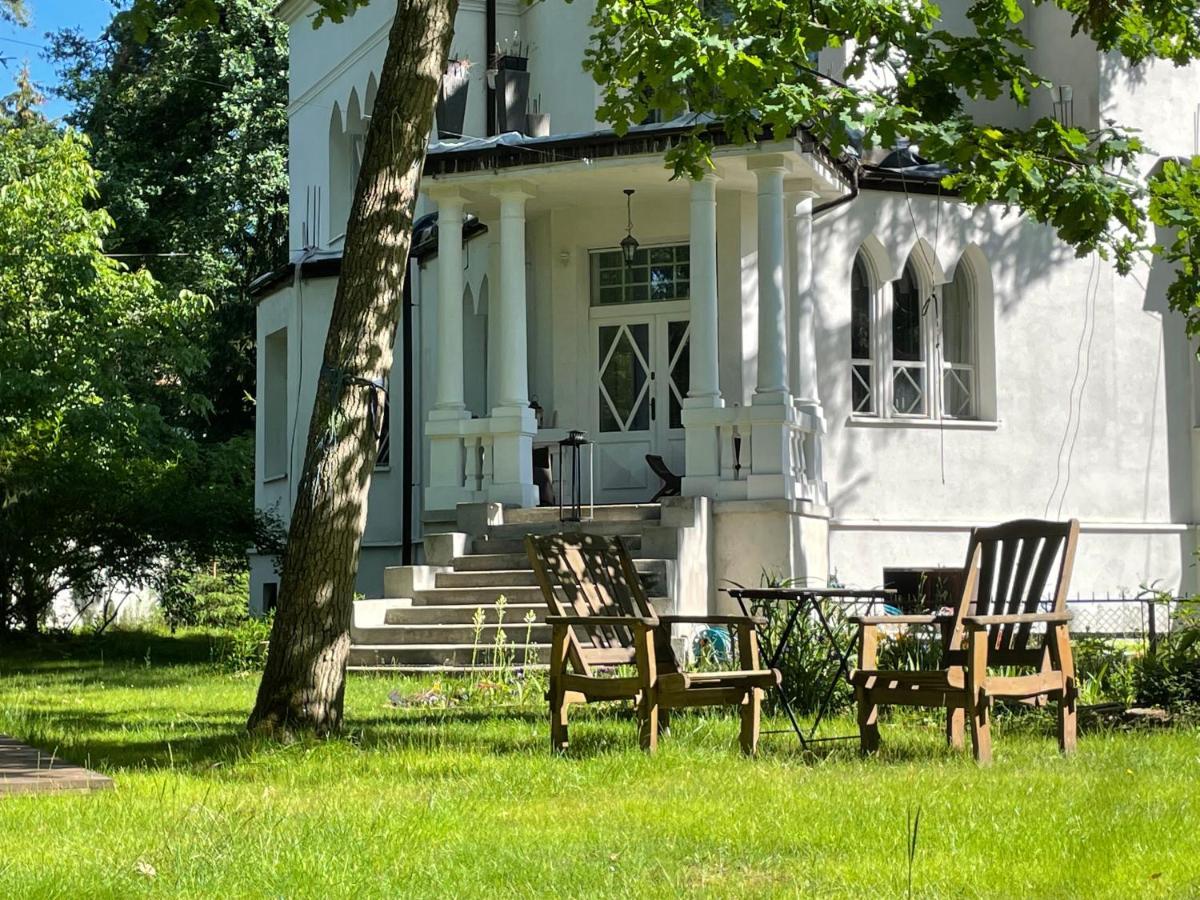Willa Dina Milanowek Buitenkant foto
